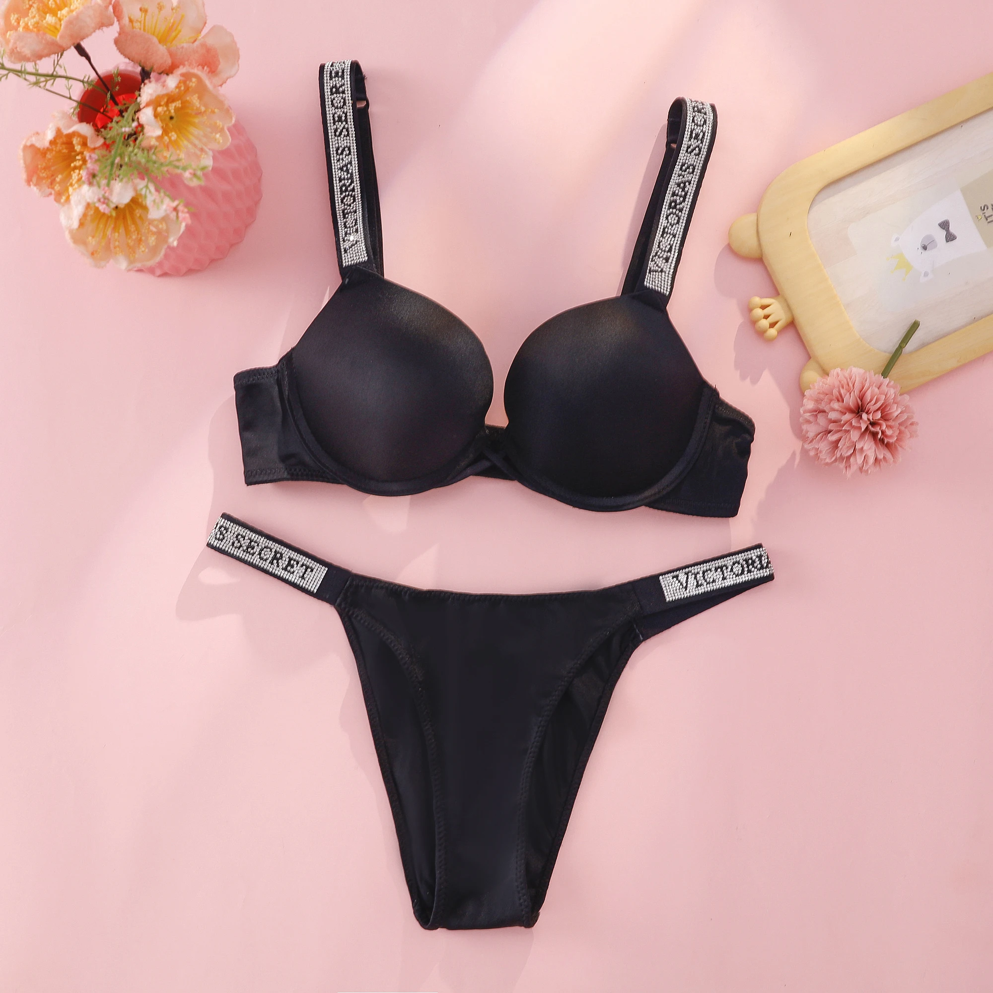 Set Reggiseno Push-Up e Mutand - Beauty Makeup Louis Vuitton recensione e prezzo