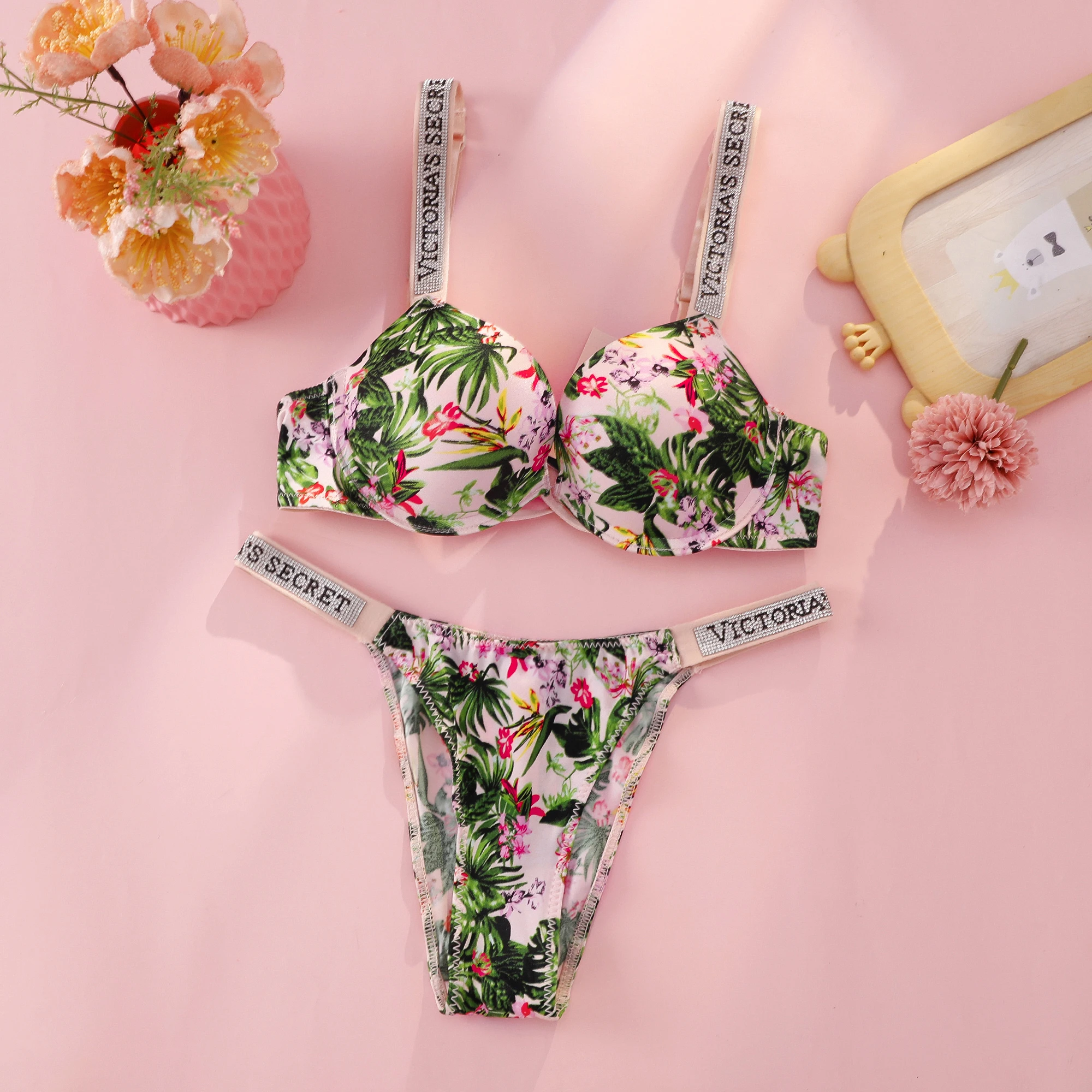 Set Reggiseno Push-Up e Mutand - Beauty Makeup Louis Vuitton recensione e prezzo