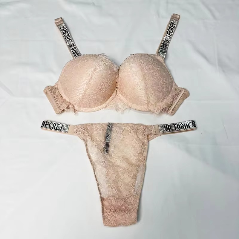 Comodo Set di Lingerie Modella - Beauty Makeup Louis Vuitton recensione e prezzo